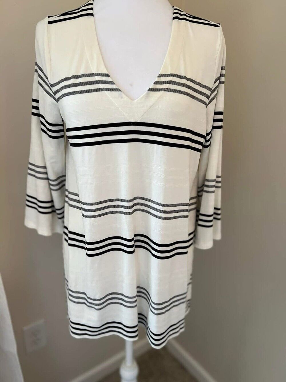 J. Jill WEAREVER White & Black TEXTURED-STRIPES V-NECK TUNIC A-Line Top SP
